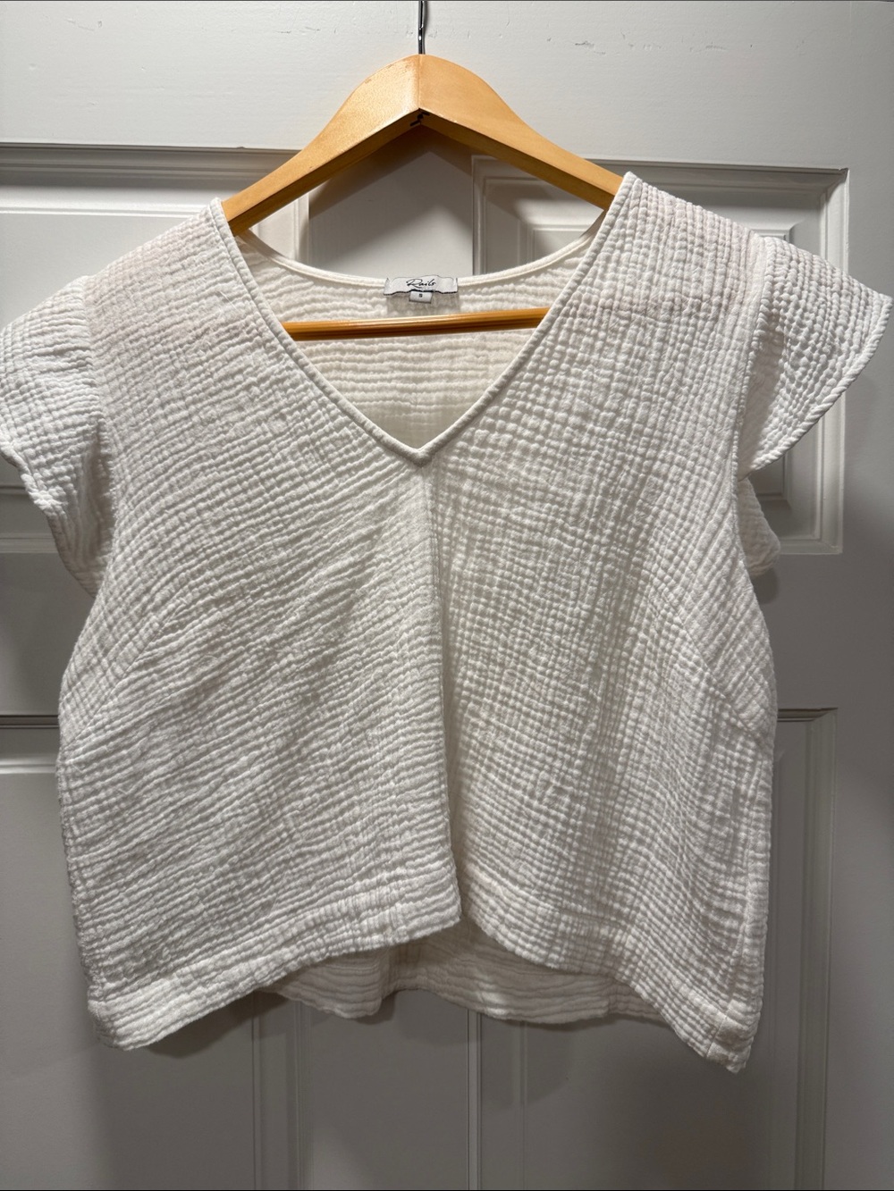 Rails White Textured Gauze V-Neck Cropped Cap Sleeved Top Size S